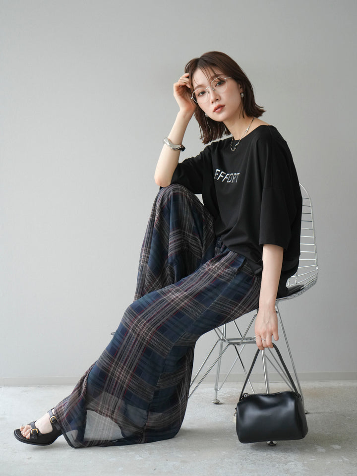 [套裝] 不同材質金屬標誌刺繡 x 印花T卹 + 透視格紋寬鬆褲（2 件套）