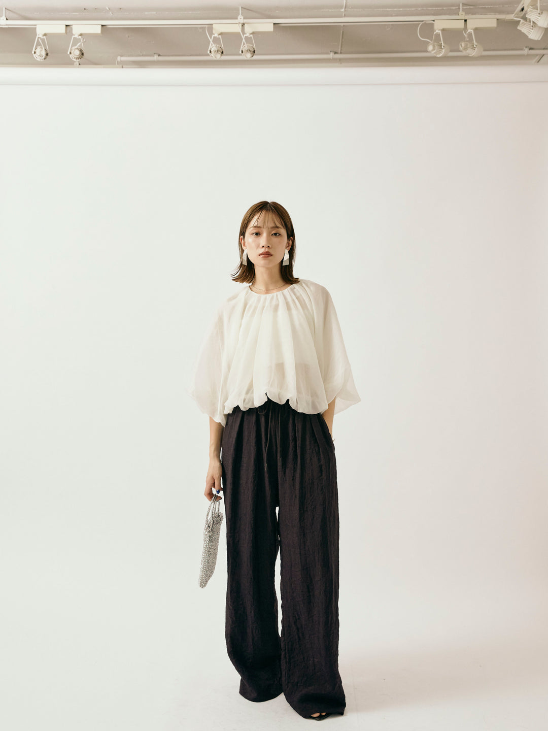 【Allure】[SET]オーガンジーバルーンショートブラウス+シャイニースラブシアーワイドパンツ(2set)