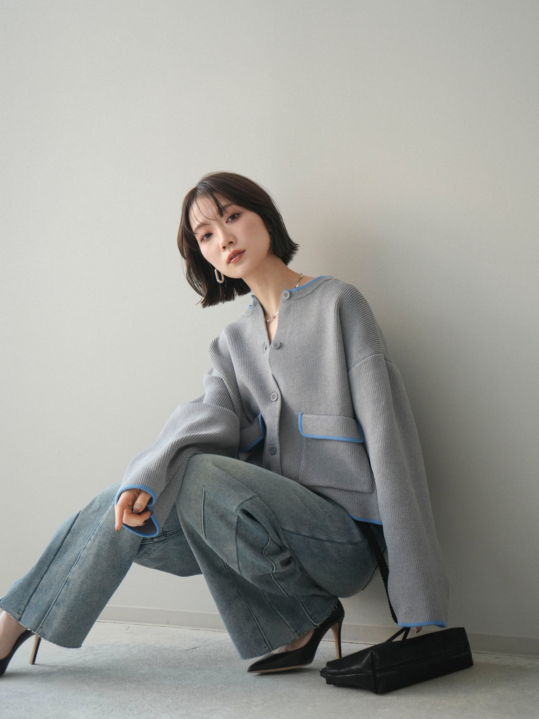 [SET]ポリエステル配色ニットカーディガン+裏起毛カットオフカーブデニムパンツ(2set)