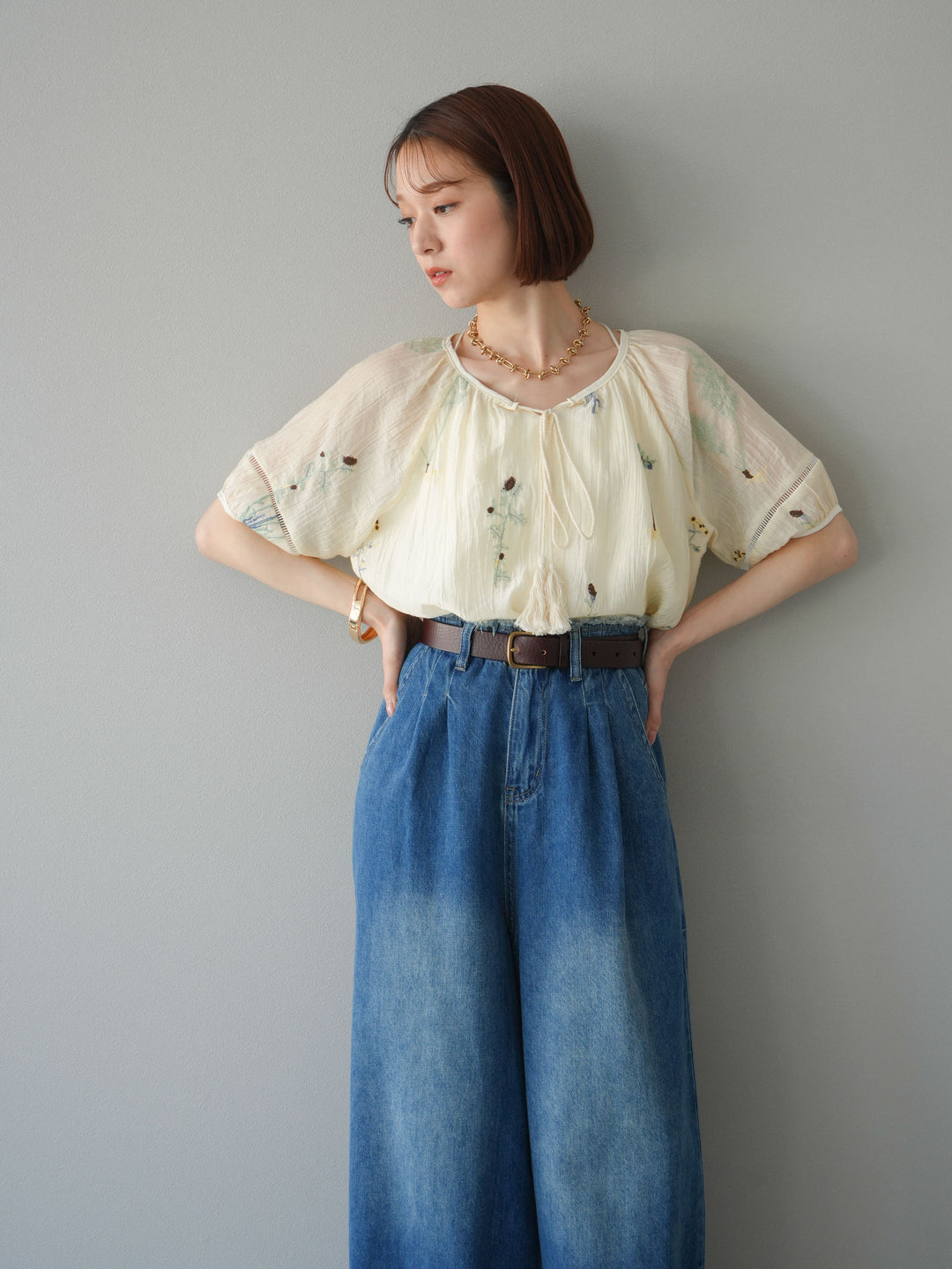 【預購】花朵刺繡半身襯衫/象牙白