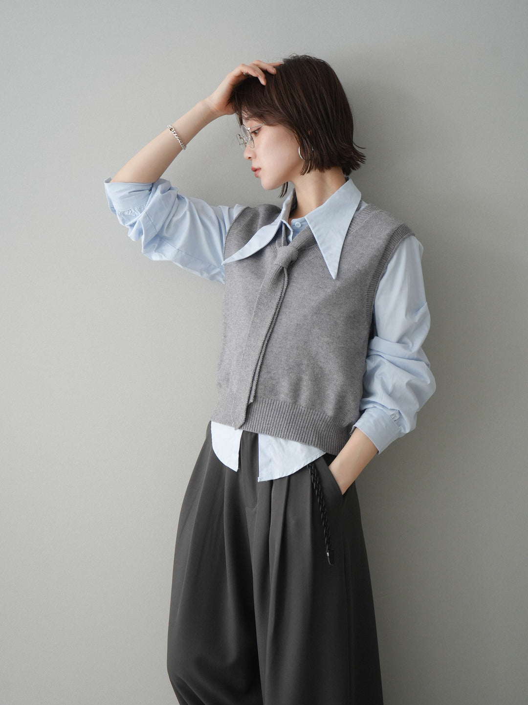 [SET]ボウタイ付ニットベストアンサンブルシャツ+編み込みベルト付タックワイドパンツ(2set)