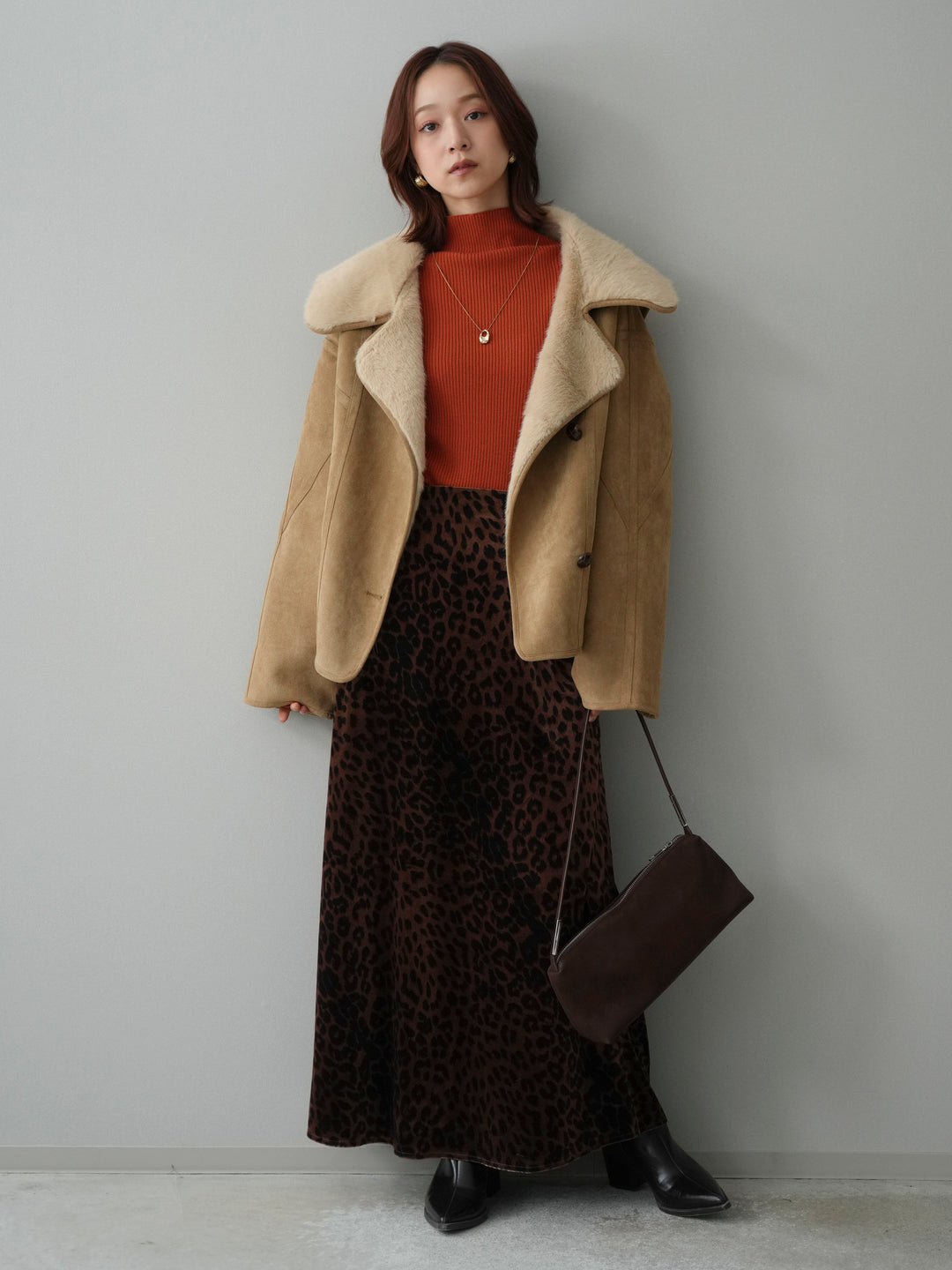 [SET]ムートンショートジャケット+袖ボタンボトルネックリブニットトップス+レオパードベロアナロースカート(3set)