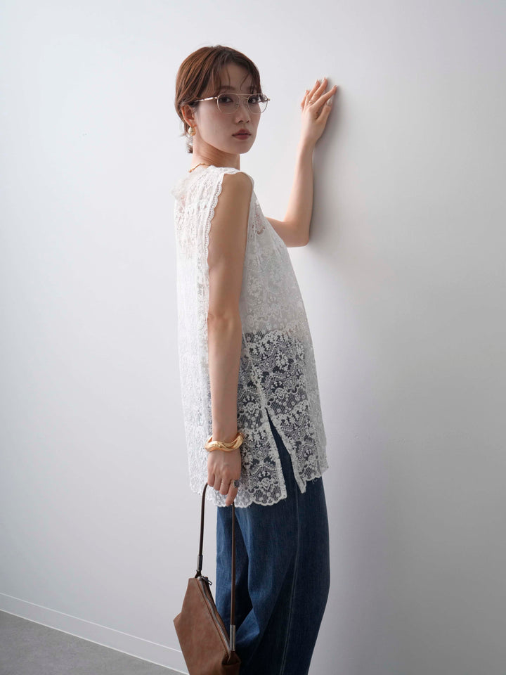 [予約]エンブロイダリーシアーVネックノースリトップス/white