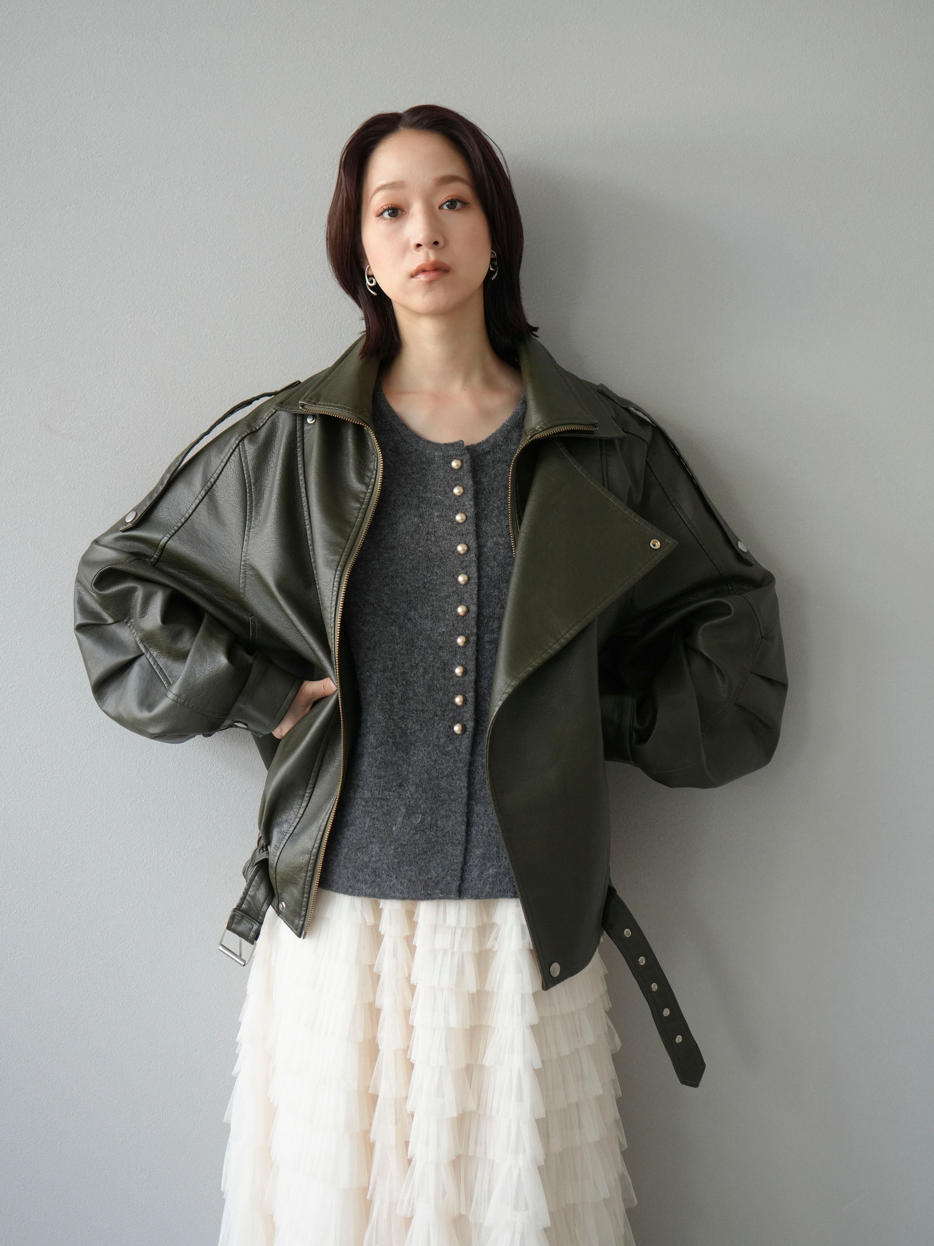 予約]スタンドカラーフェイクレザーブルゾン/カーキ – Lumier