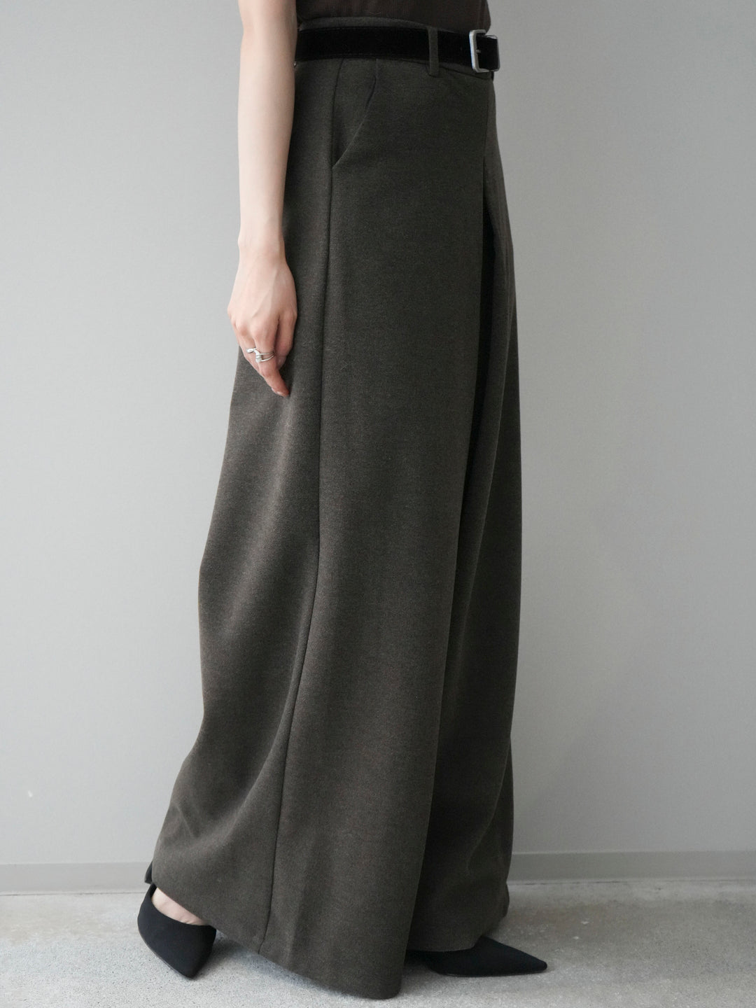 [予約]ベルト付きフロントタックワイドパンツ/brown