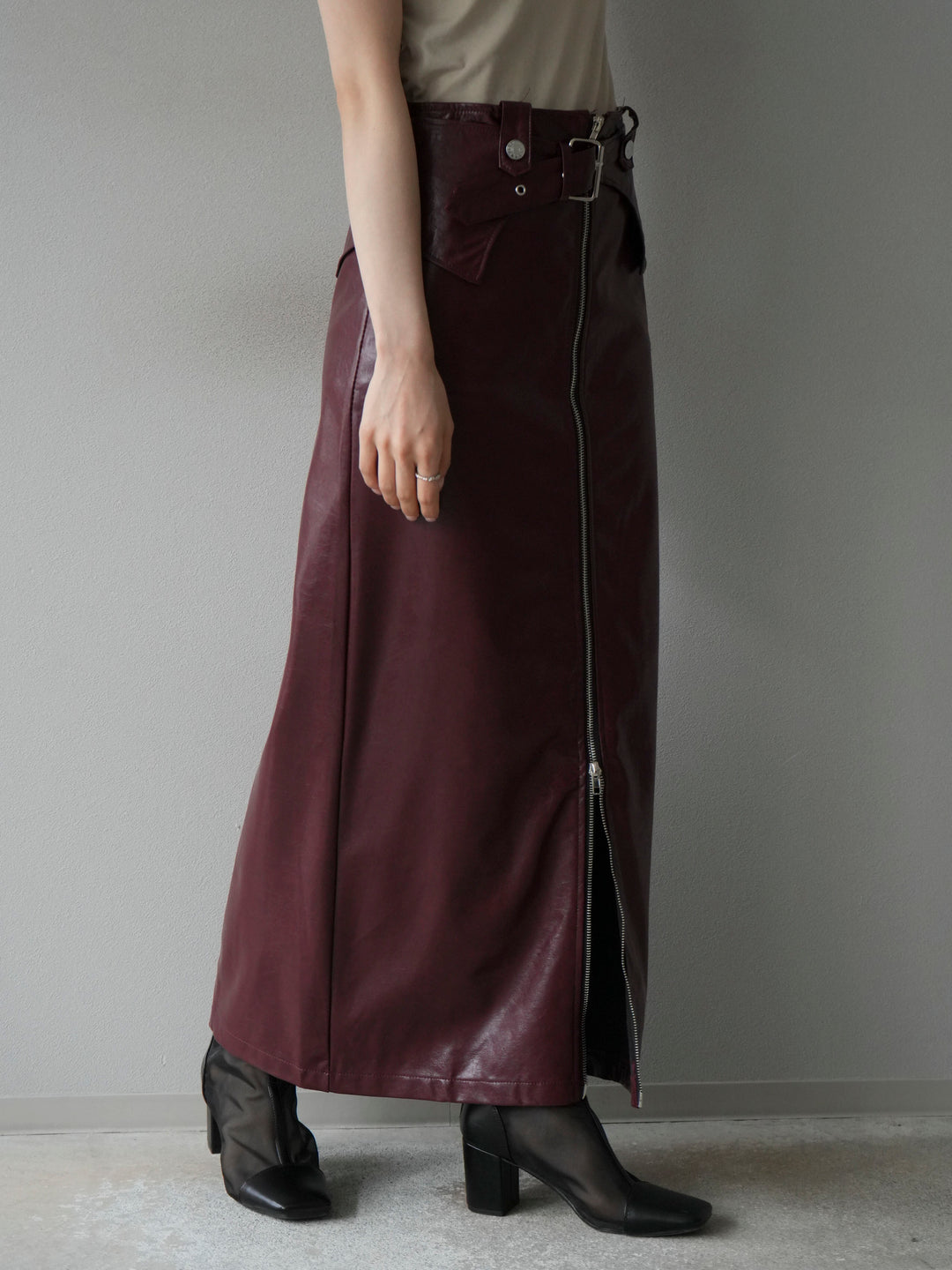 [予約]ベルトデザインレザータッチZIPタイトスカート/レッド
