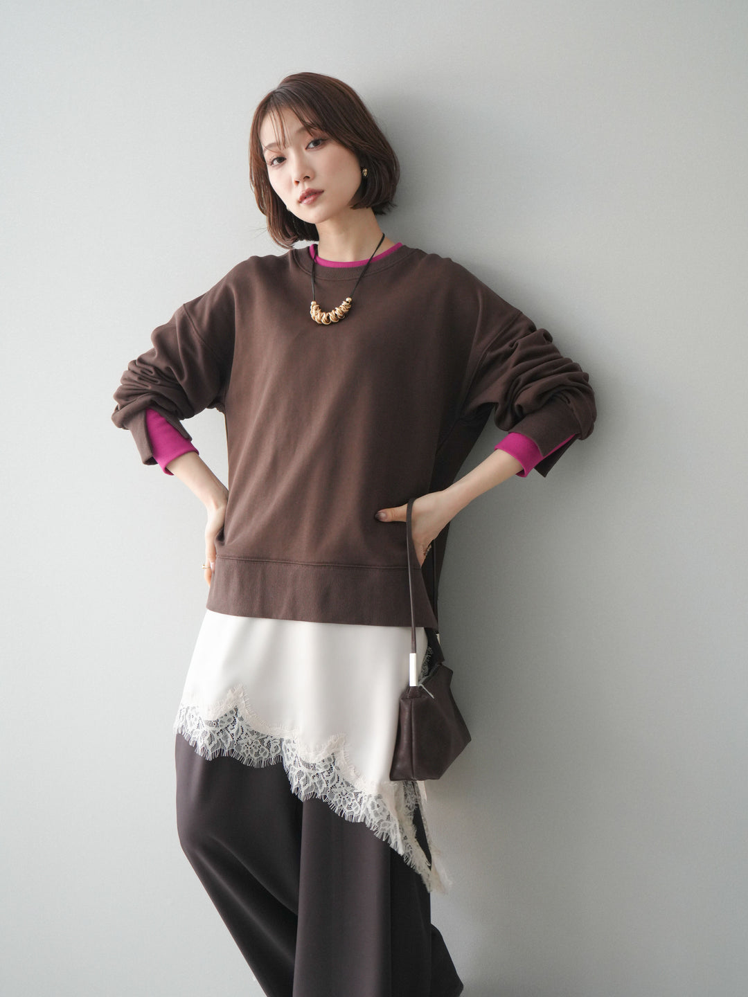 [SET]配色レイヤードデザインスエットプルオーバー+アシンメトリーサテンレースキャミソール(2set)