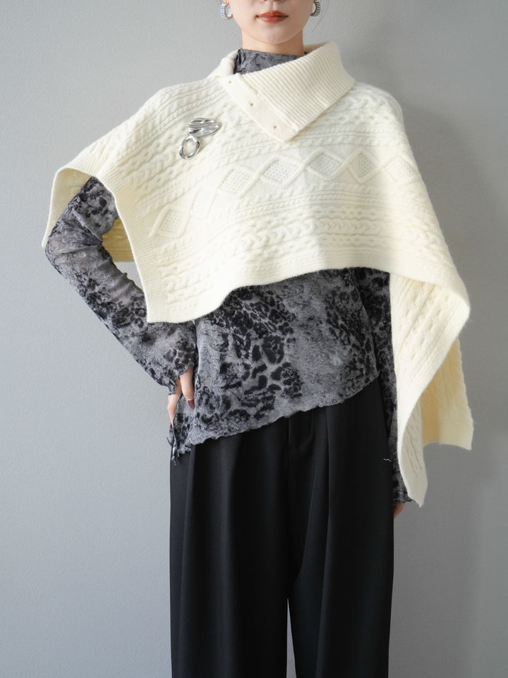 [予約]ケーブル編みニットケープ/ホワイト