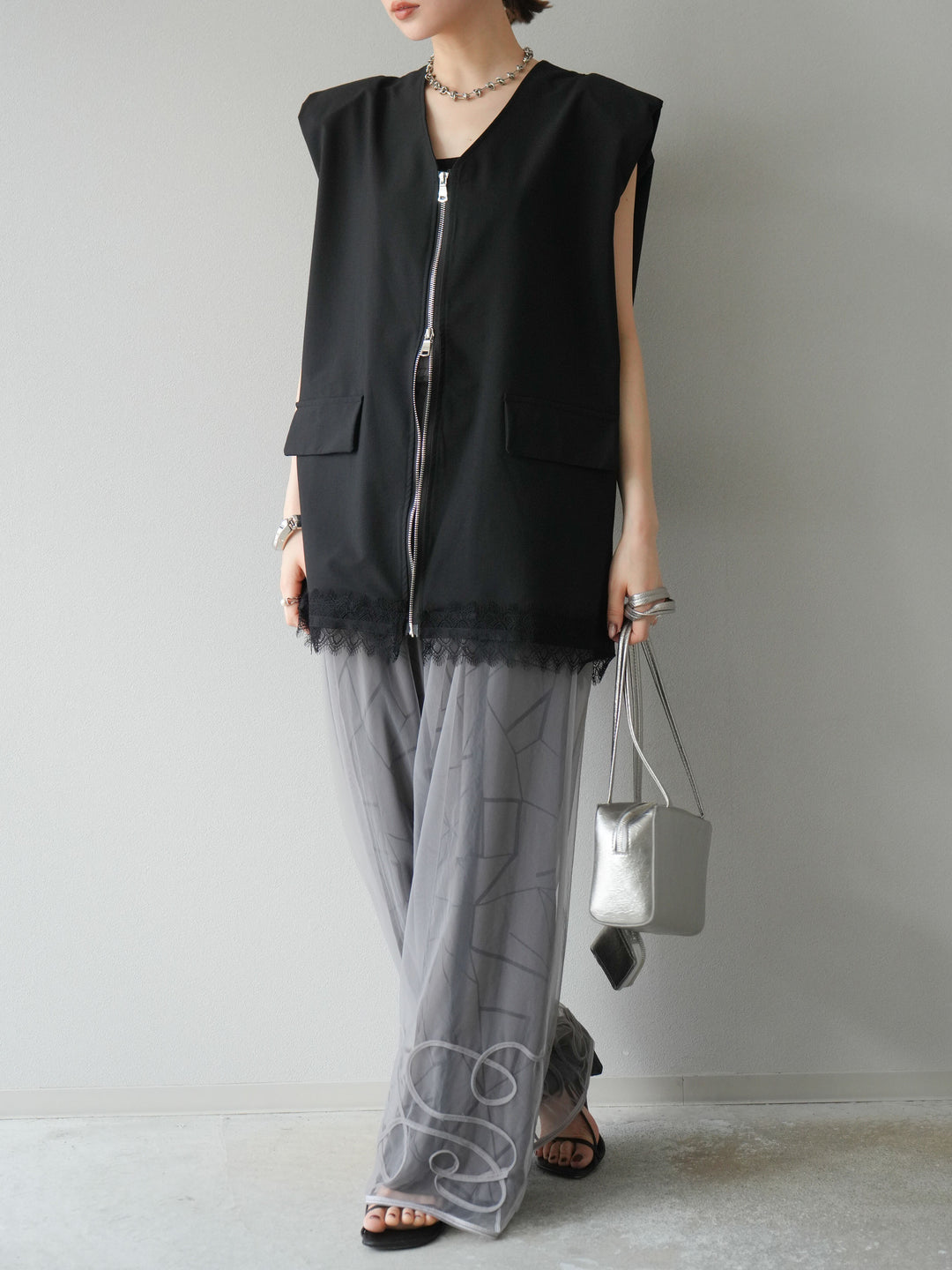 [預購] 雙拉鍊蕾絲下擺背心/黑色