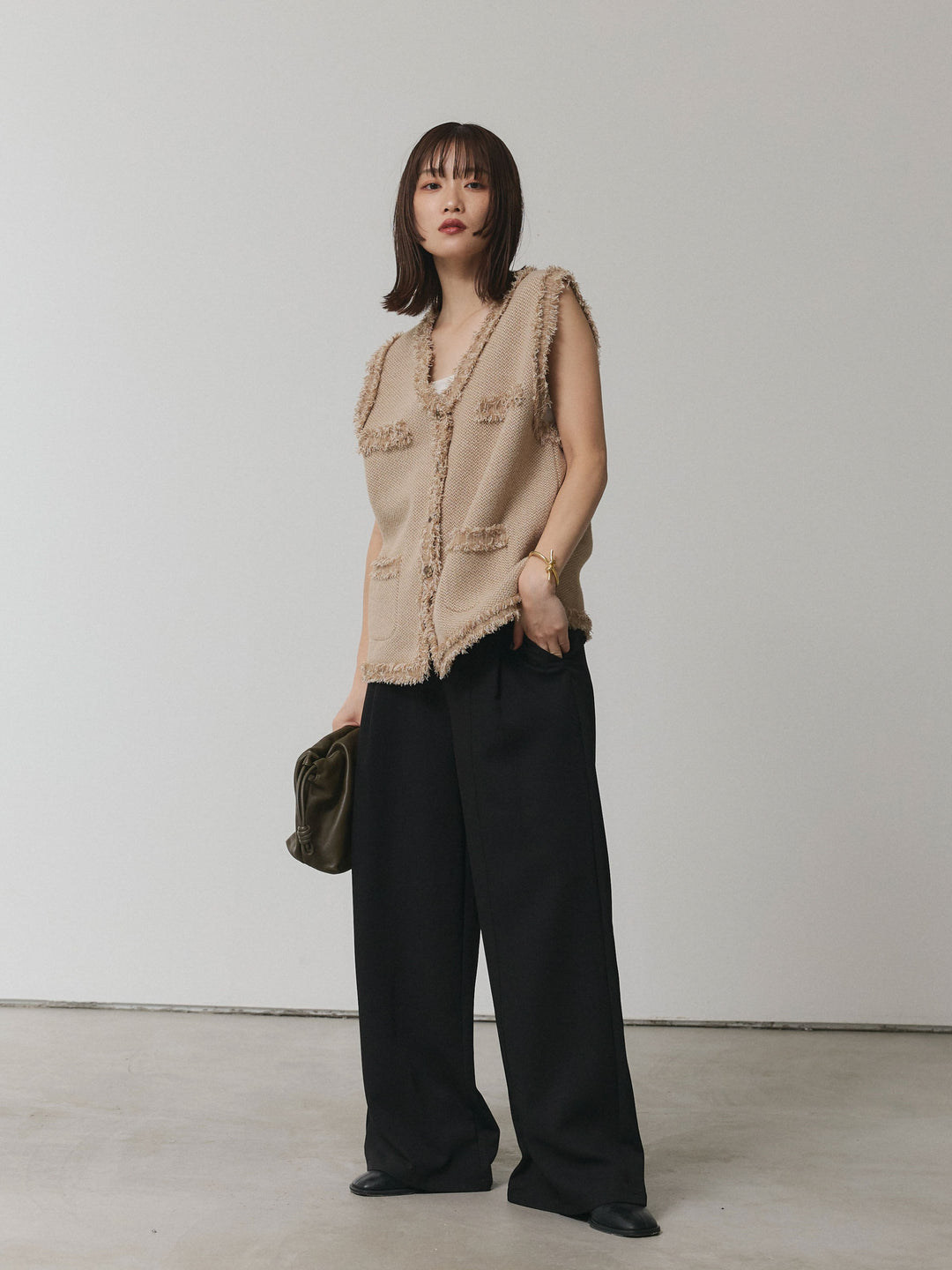 【Allure】[SET]アンティークボタンツイードフリンジニットベスト+デザインタックセンターシームアイドパンツ(2set)