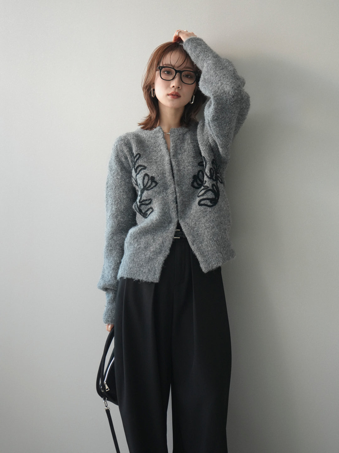 [予約]テープ刺繍ホック開きブークレニットカーディガン/mokugray