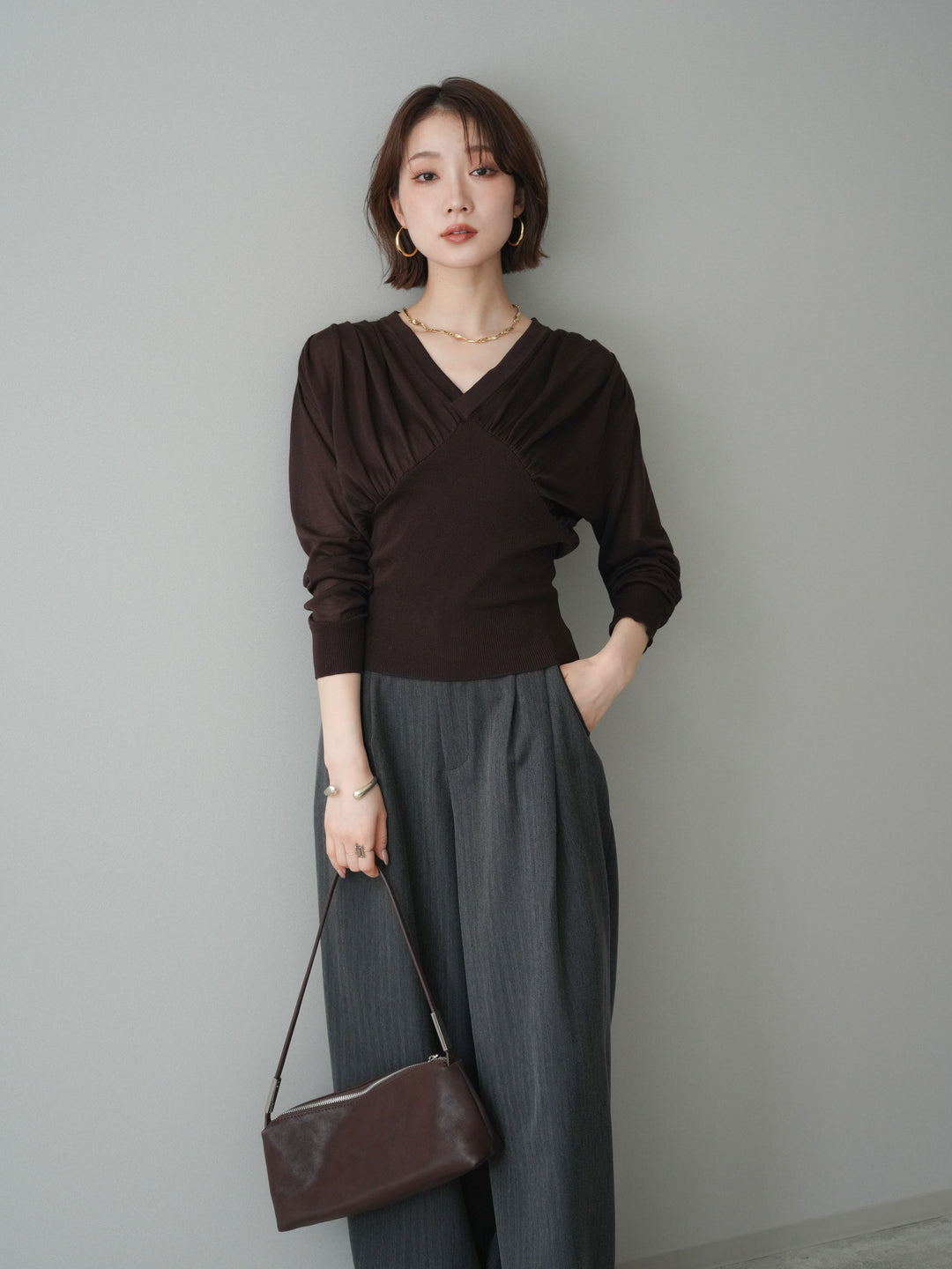 [予約]サイドギャザーVネックニットプルオーバー/brown