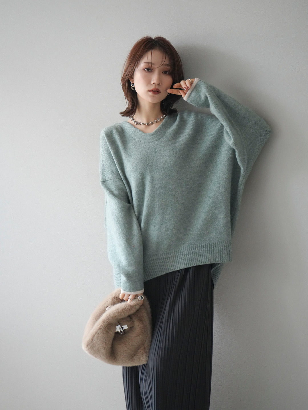 【預購】V領撞色袖針織套頭衫/薄荷綠