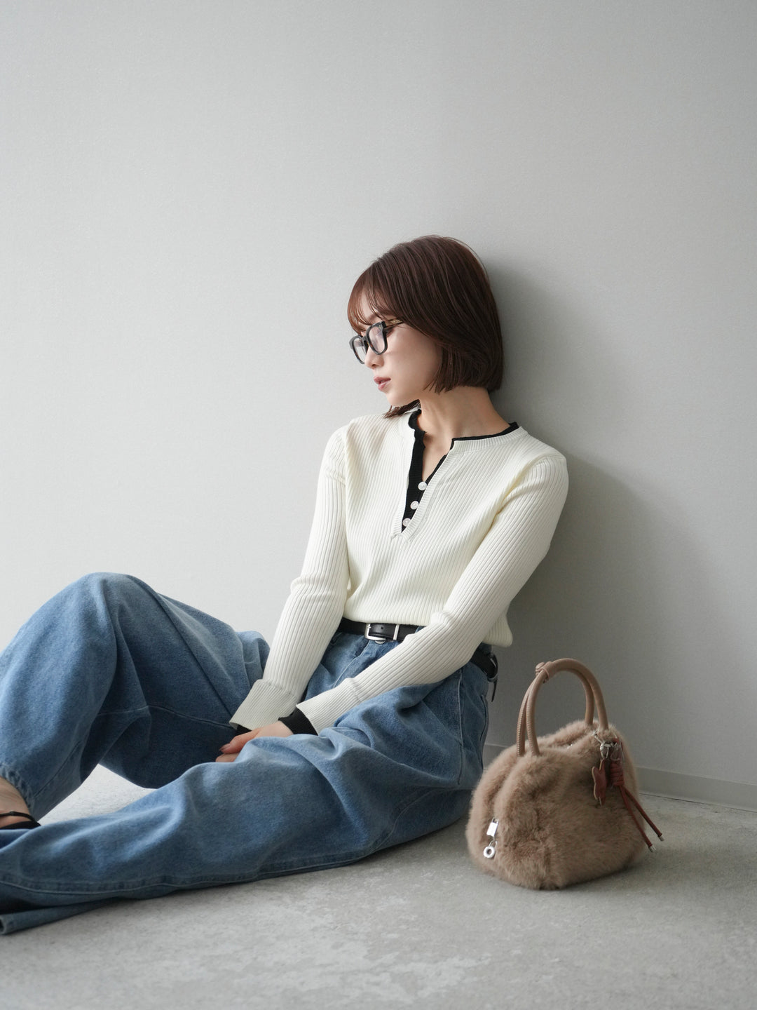 [SET]バイカラーキーネックリブニットトップス+ハイウエストベルトループデザインデニムパンツ(2set)