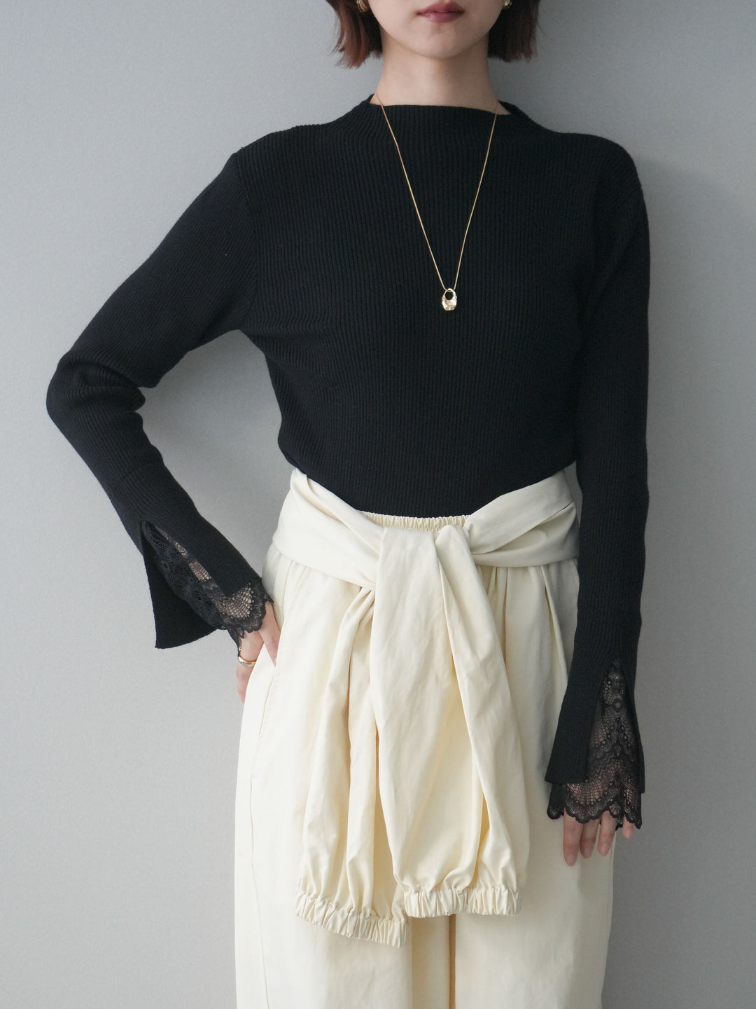 [SET]袖スカラップレースオフネックニットトップス+ウエスト巻きデザインドロストコットンナイロンパンツ(2set)