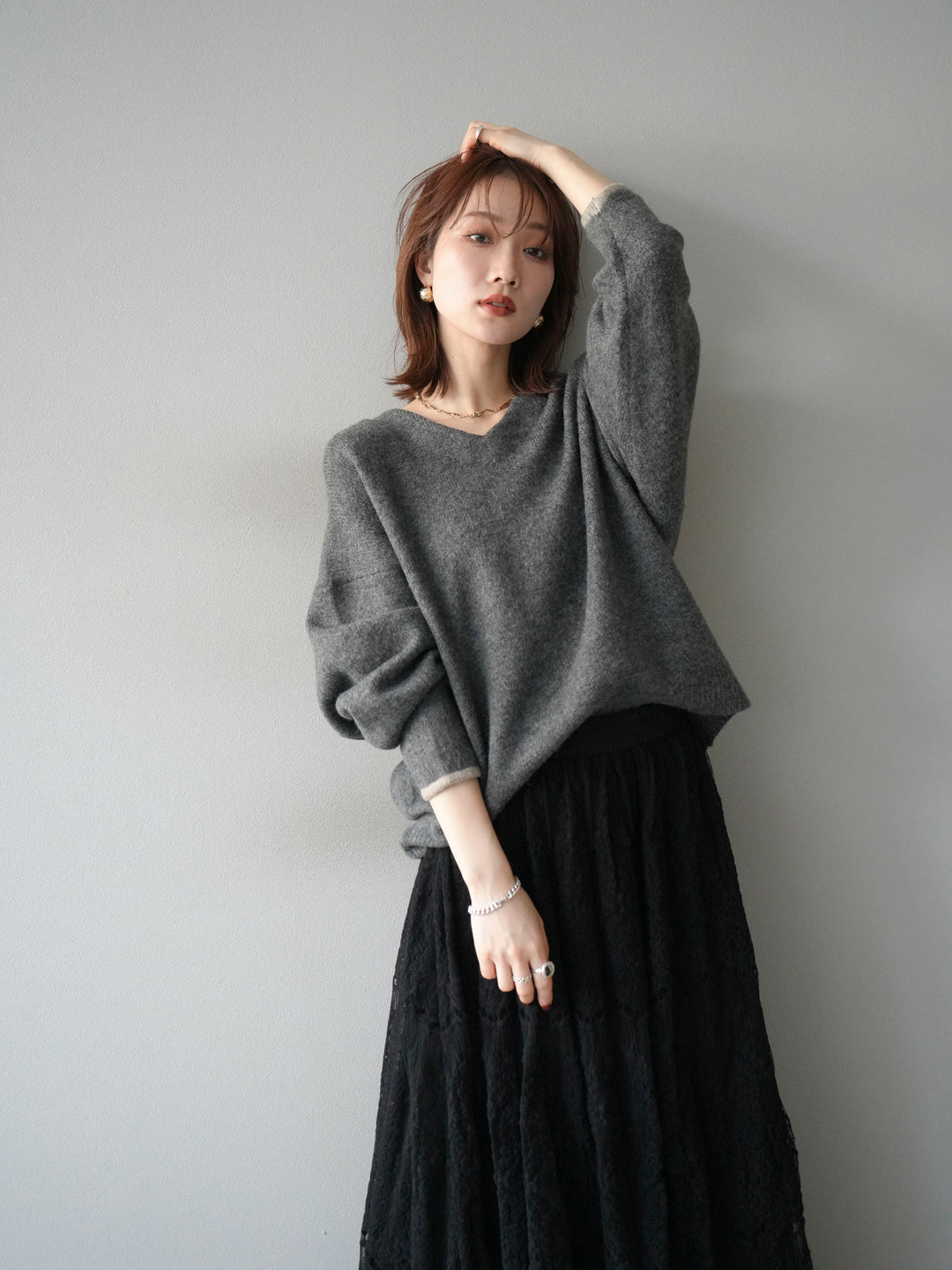 [SET]Vネック配色スリーブニットプルオーバー+選べるアクセセット(2set)