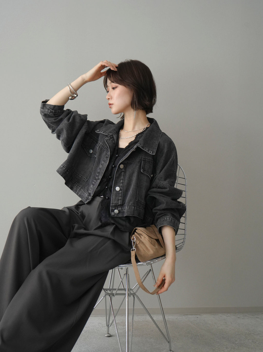 [SET]デニムショートシャツジャケット+ノースリサテンレースキャミソール+編み込みベルト付タックワイドパンツ(3set)