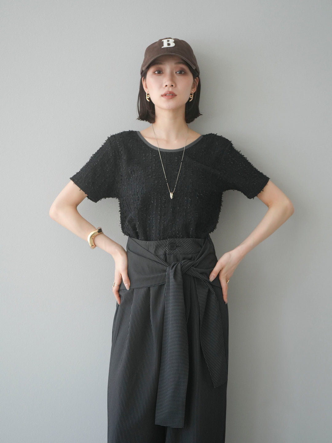 【預購】同色系滾邊蓬鬆剪裁上衣/黑色