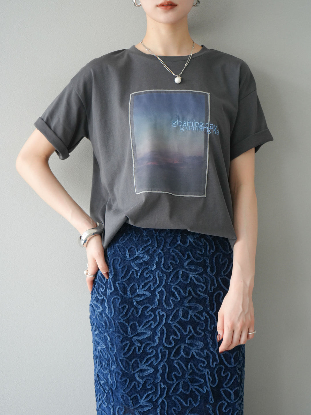 [予約]チュールレイヤードプリントTシャツ/チャコール