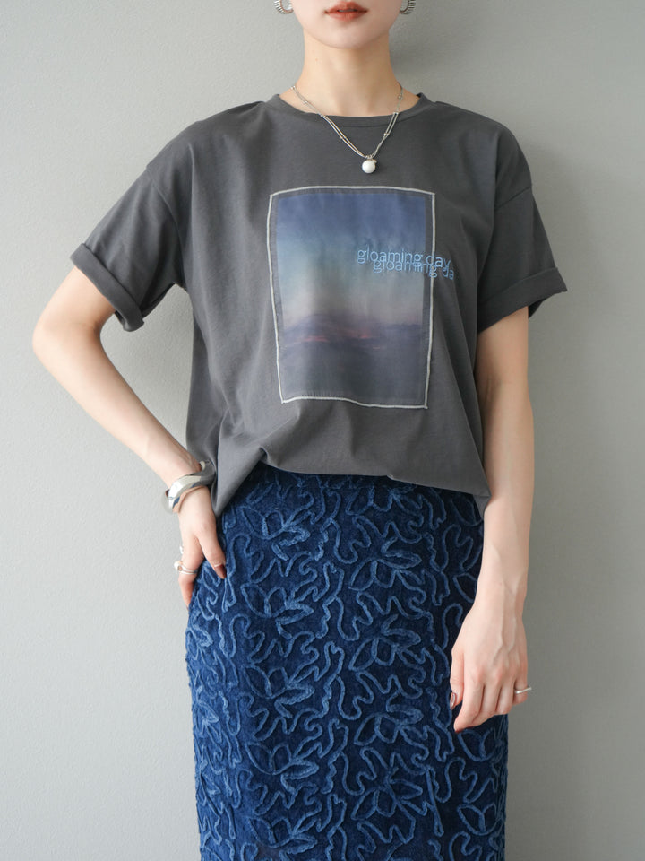 [予約]チュールレイヤードプリントTシャツ/チャコール