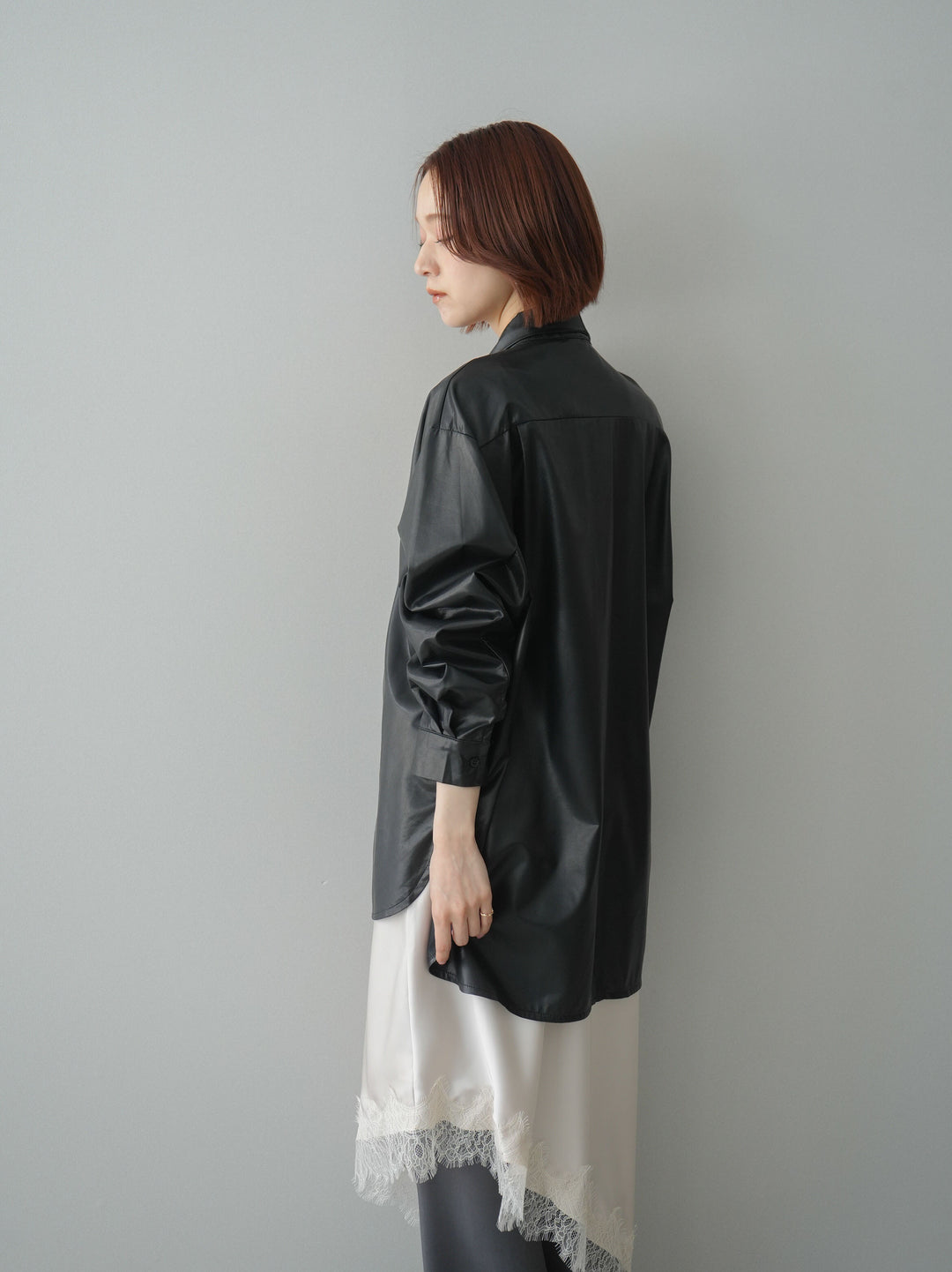 [SET]フェイクレザーボウタイブラウス+サテンライクアシメレーススカート(2set)