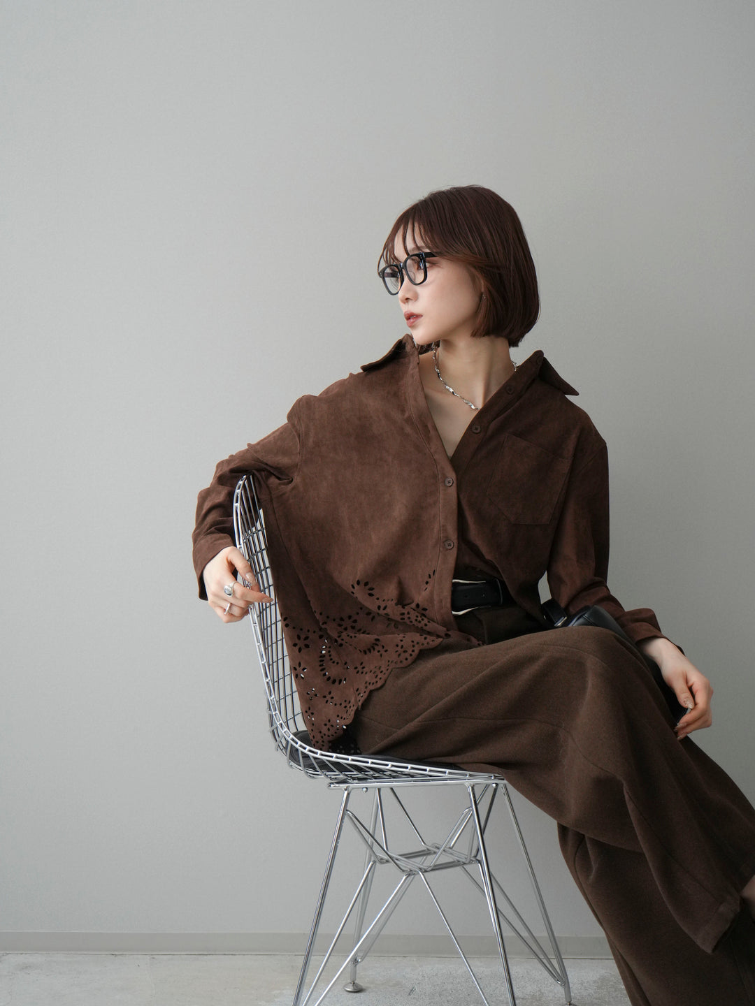 [予約]裾スカラップスエードシャツ/brown