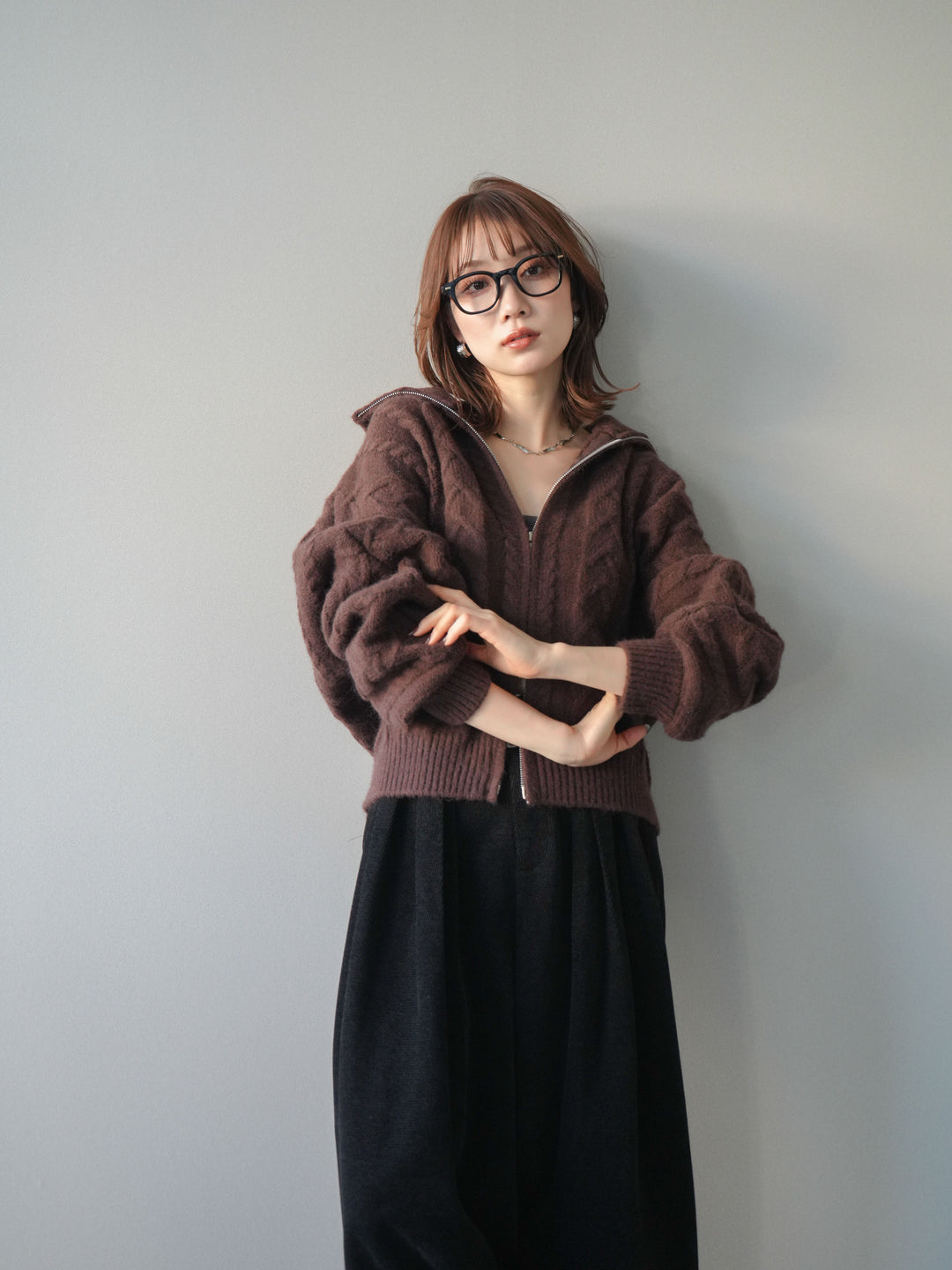 [予約]ケーブル編みハイネックZIPニットカーディガン/brown