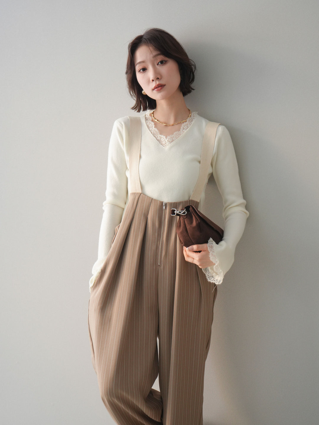 [予約]レースドッキングVネックニットトップス/white