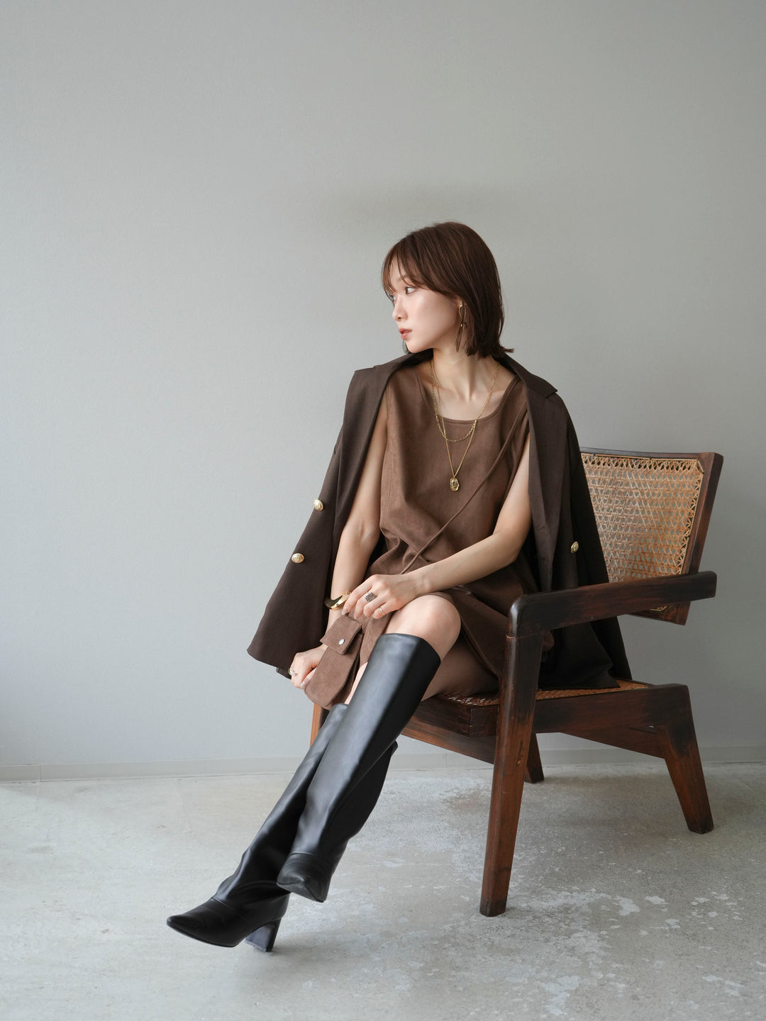 [SET]ゴールドボタンツイルダブルテーラードジャケット+ショルダーポーチ付スウェードミニワンピース(2set)