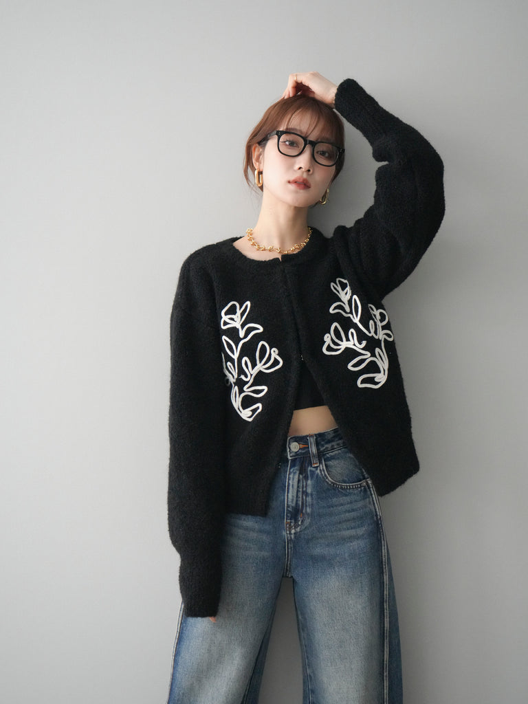 予約]テープ刺繍ホック開きブークレニットカーディガン/black – Lumier
