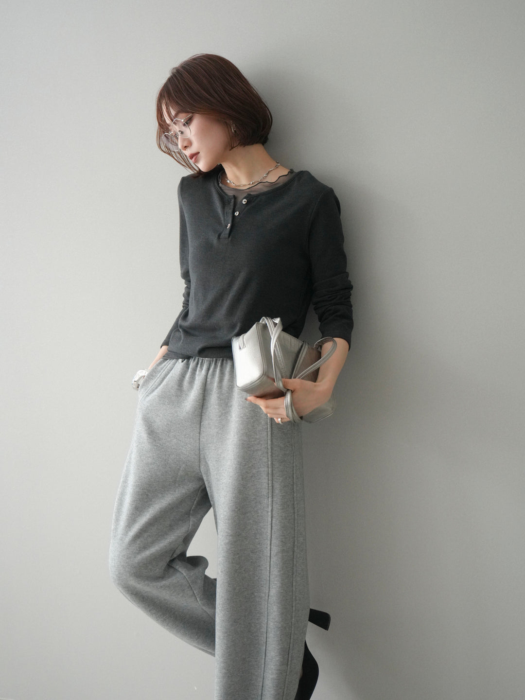 [予約]チュールレイヤードヘンリーネックカットソー/charcoal