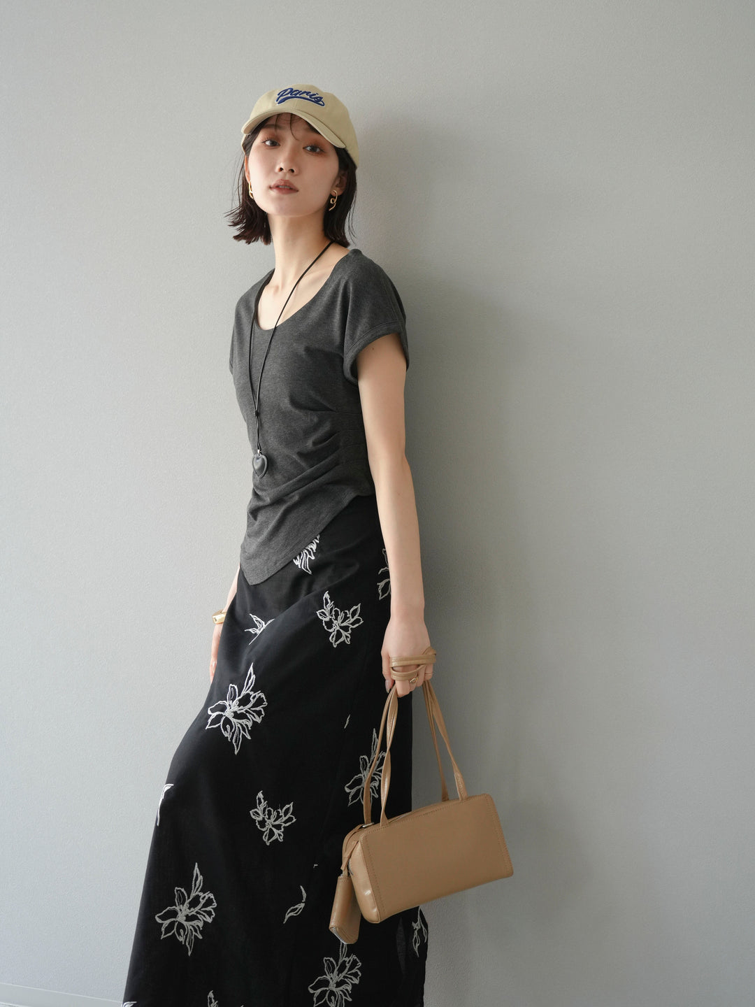 [予約]タックTシャツ＆レザーハートネックレスSET /チャコール