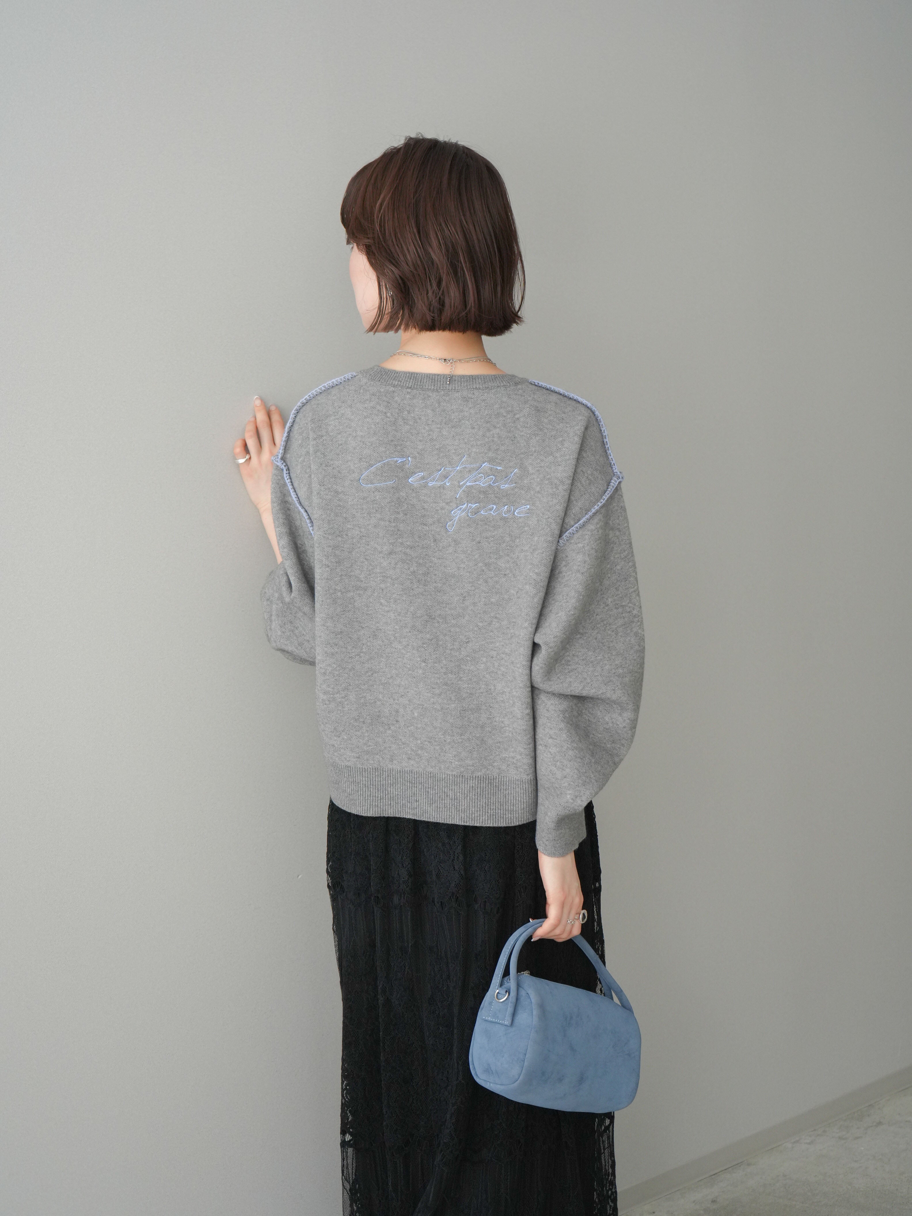 予約]バックロゴ刺繍配色ステッチニットプルオーバー/gray – Lumier