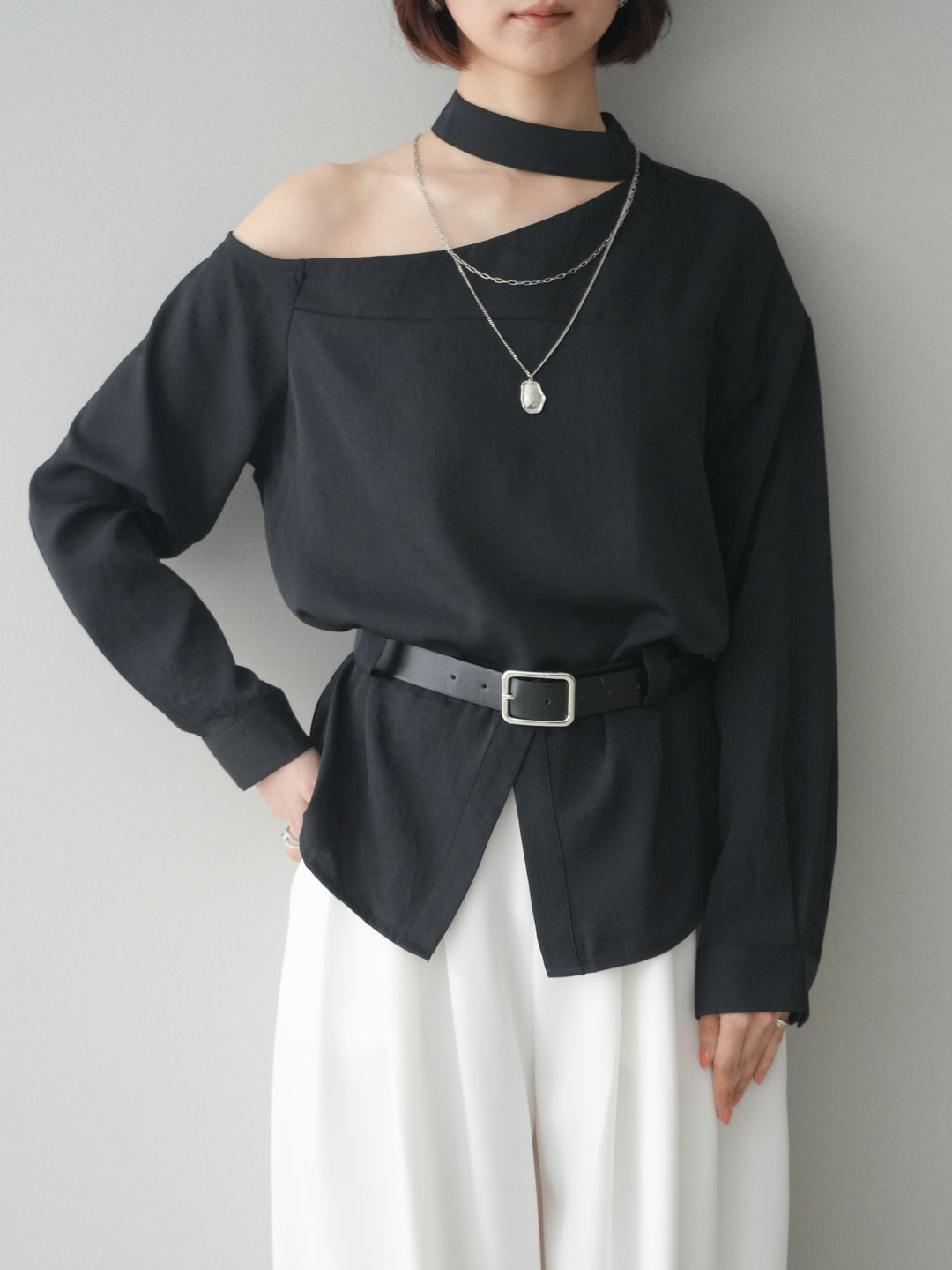 [SET]ベルト付ワンショルダースリットブラウス+ベルト付ワンショルダースリットブラウス(2set)