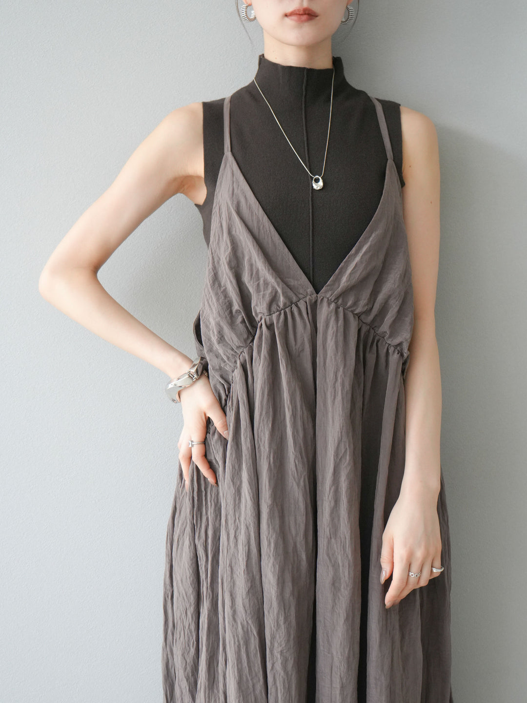 [予約]シボ加工シャイニーキャミワンピース/ブラウン