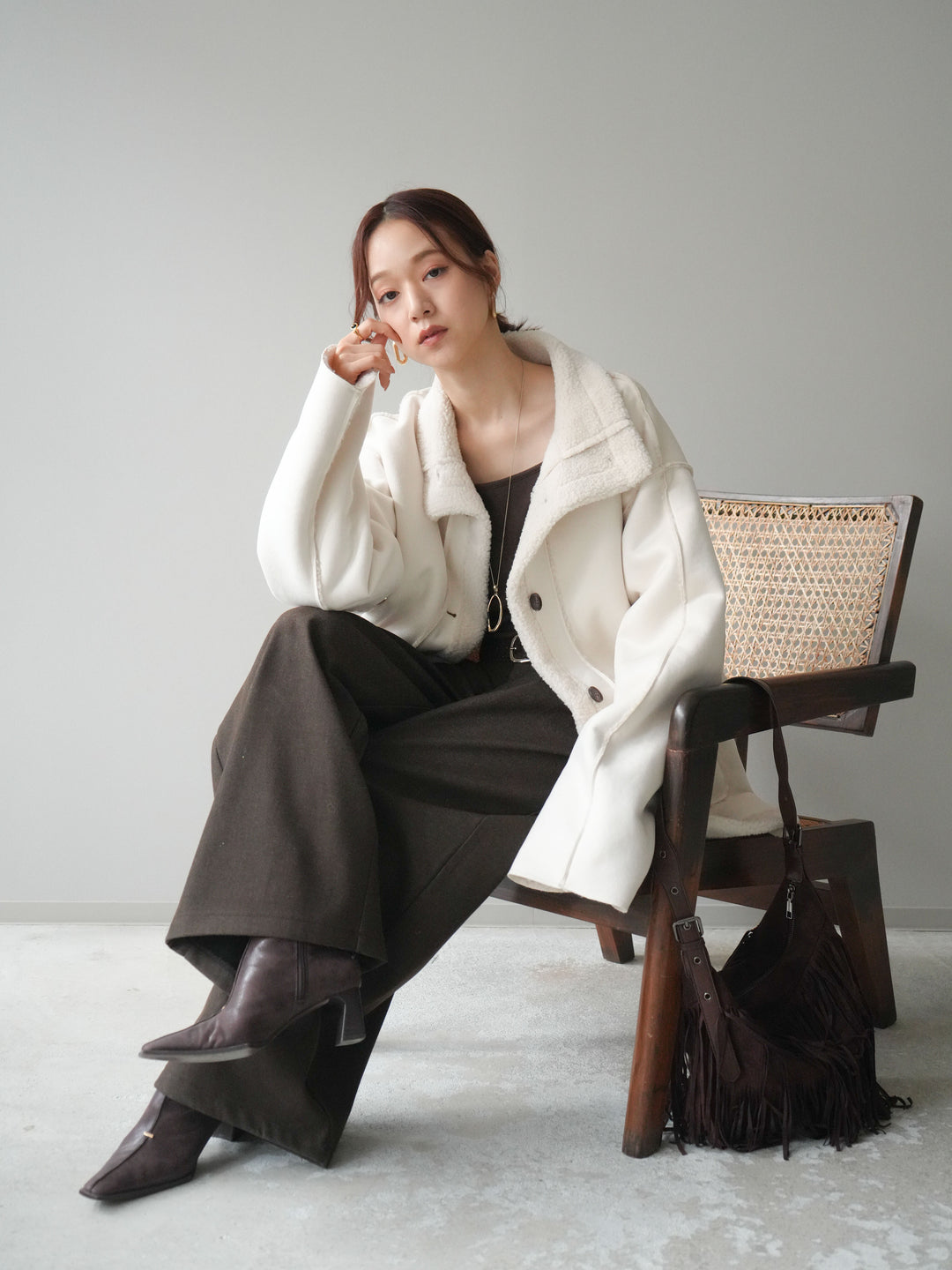 [SET]スタンドネックフェイクムートンミディアムコート+アニマル柄ベルト付きウールタッチワイドパンツ(2set)