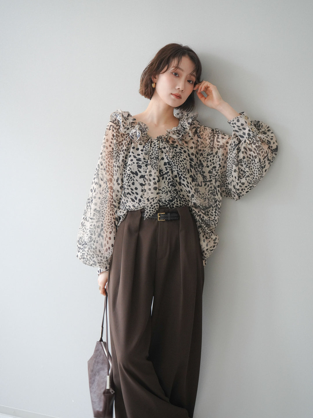 [予約]ラッフルネックシアーブラウス/leopard