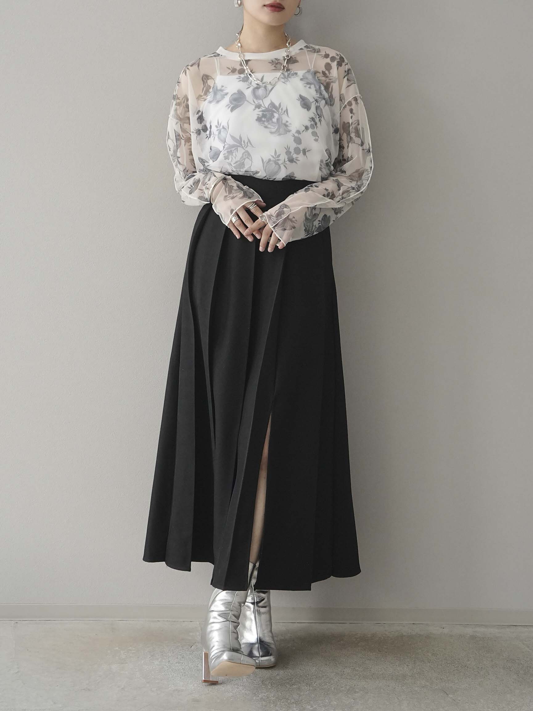 予約]フラワープリントリブネックシアーメロートップス/オフモノトーン