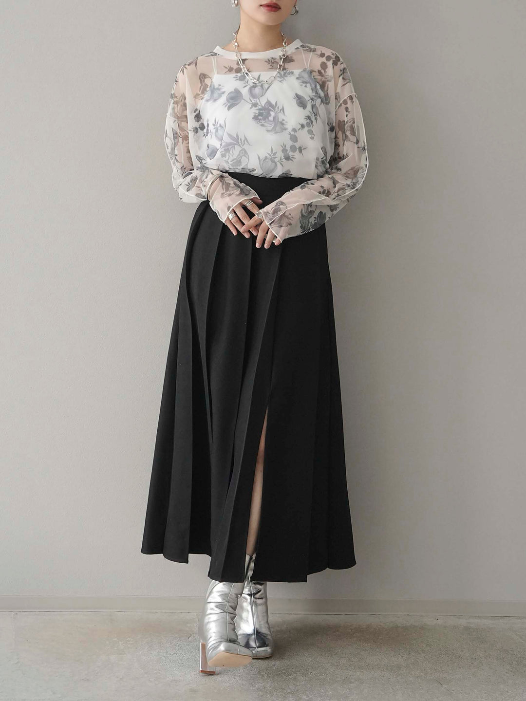 【預購】花朵印花羅紋領透薄柔和上衣/米白色單色