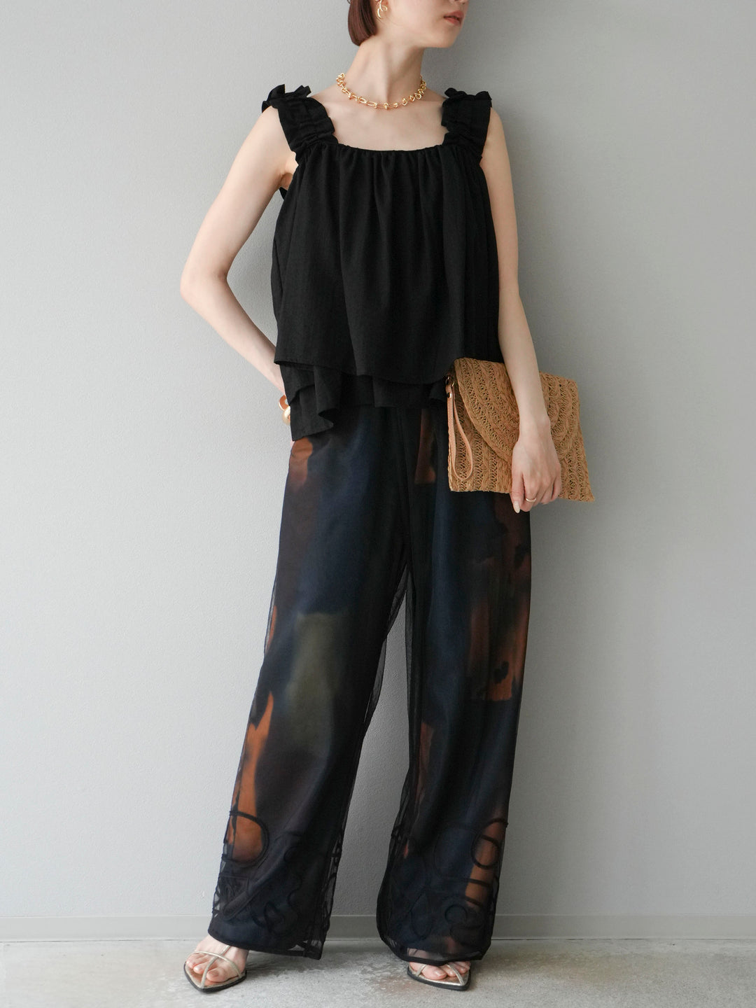 [SET] 縮肩喇叭背心 + 水彩藝術休閒褲 + 繩繡薄紗疊穿褲 (3 件套)