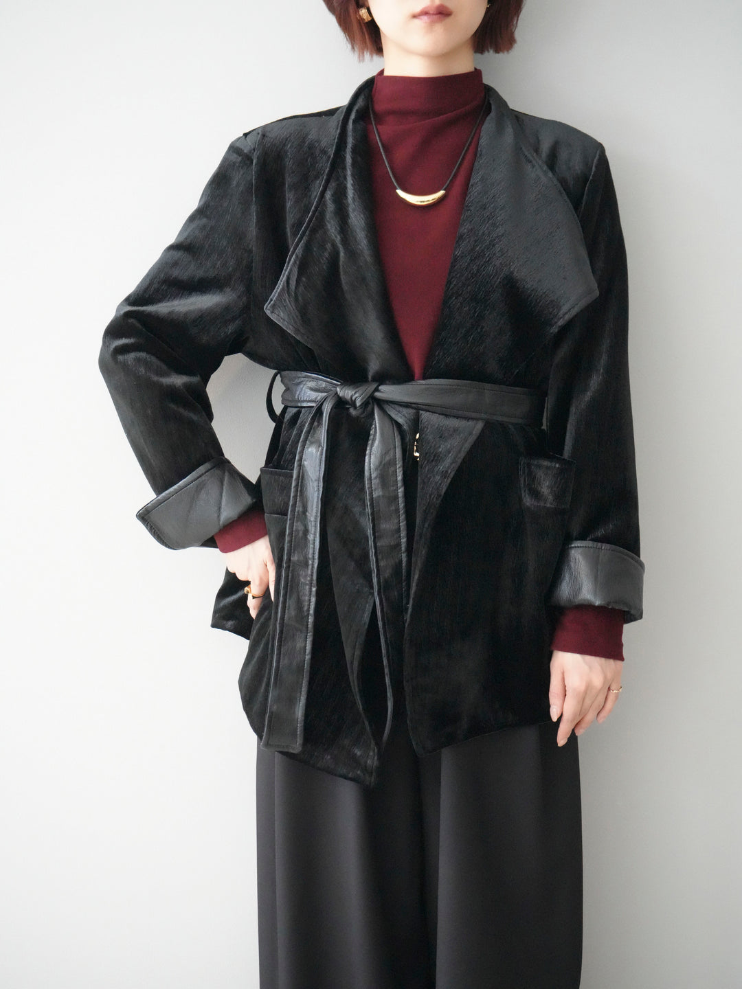 【套裝】絲絨禮服外套+小領墊肩磨毛上衣+腰帶環設計闊腿褲（三件套）