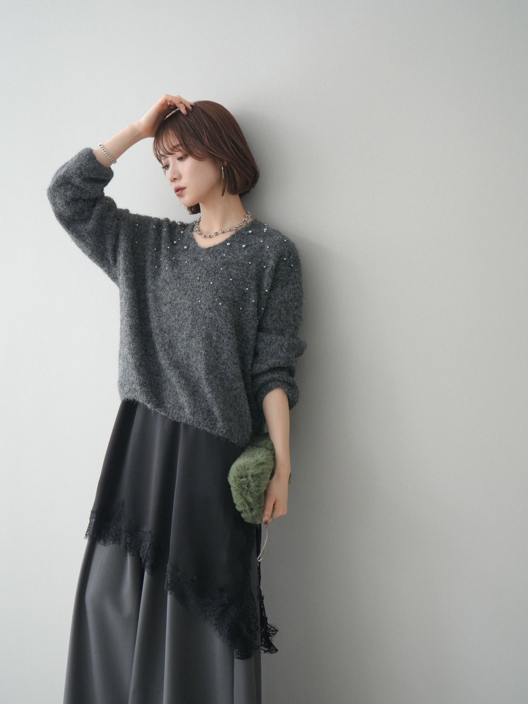 [SET]パール×ビジューVネックニットプルオーバー+アシンメトリーサテンレースキャミソール+テープベルトタックバギーパンツ(3set)