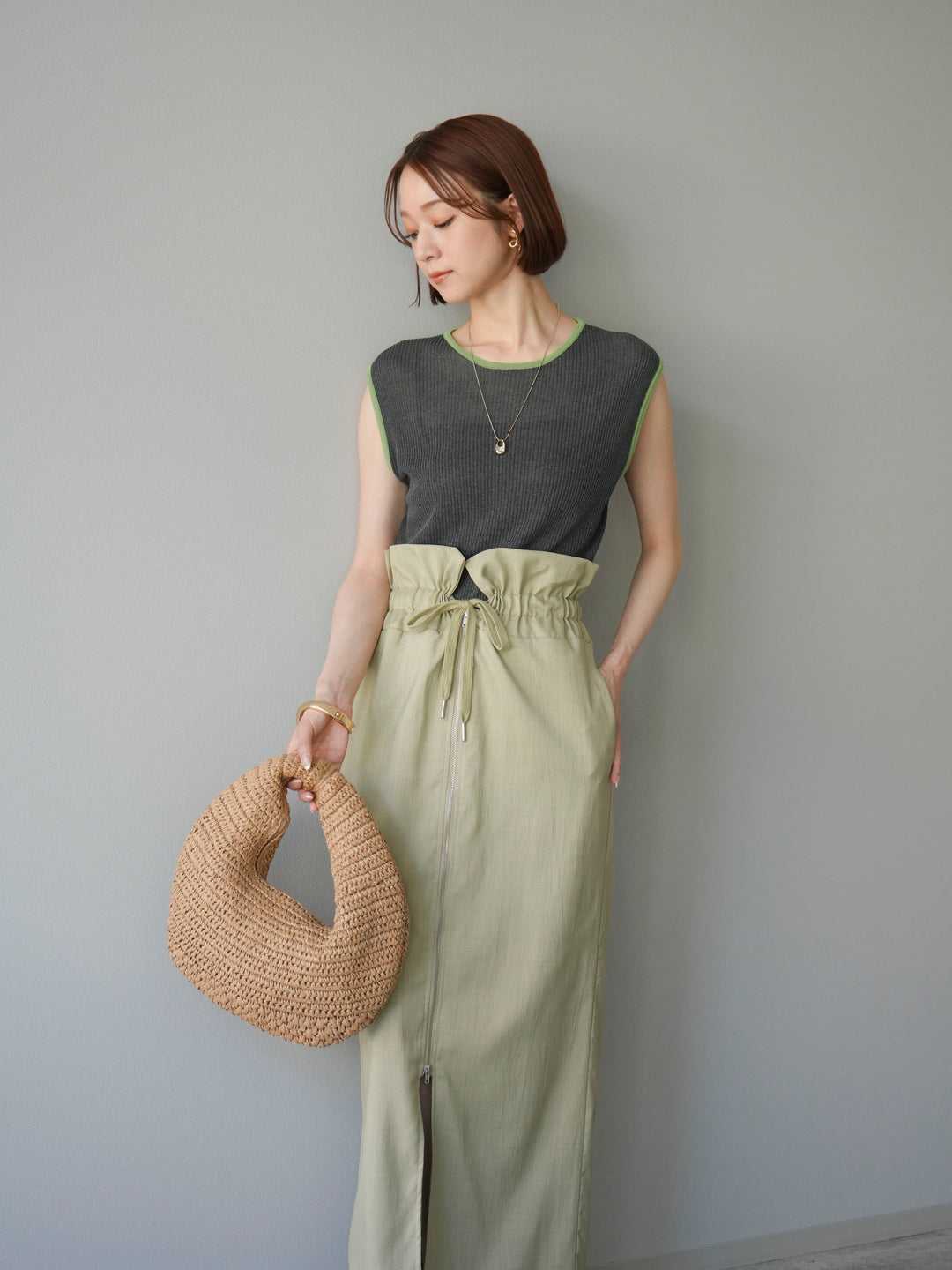 [予約]リネンタッチ配色ニットノースリーブプルオーバー/チャコール