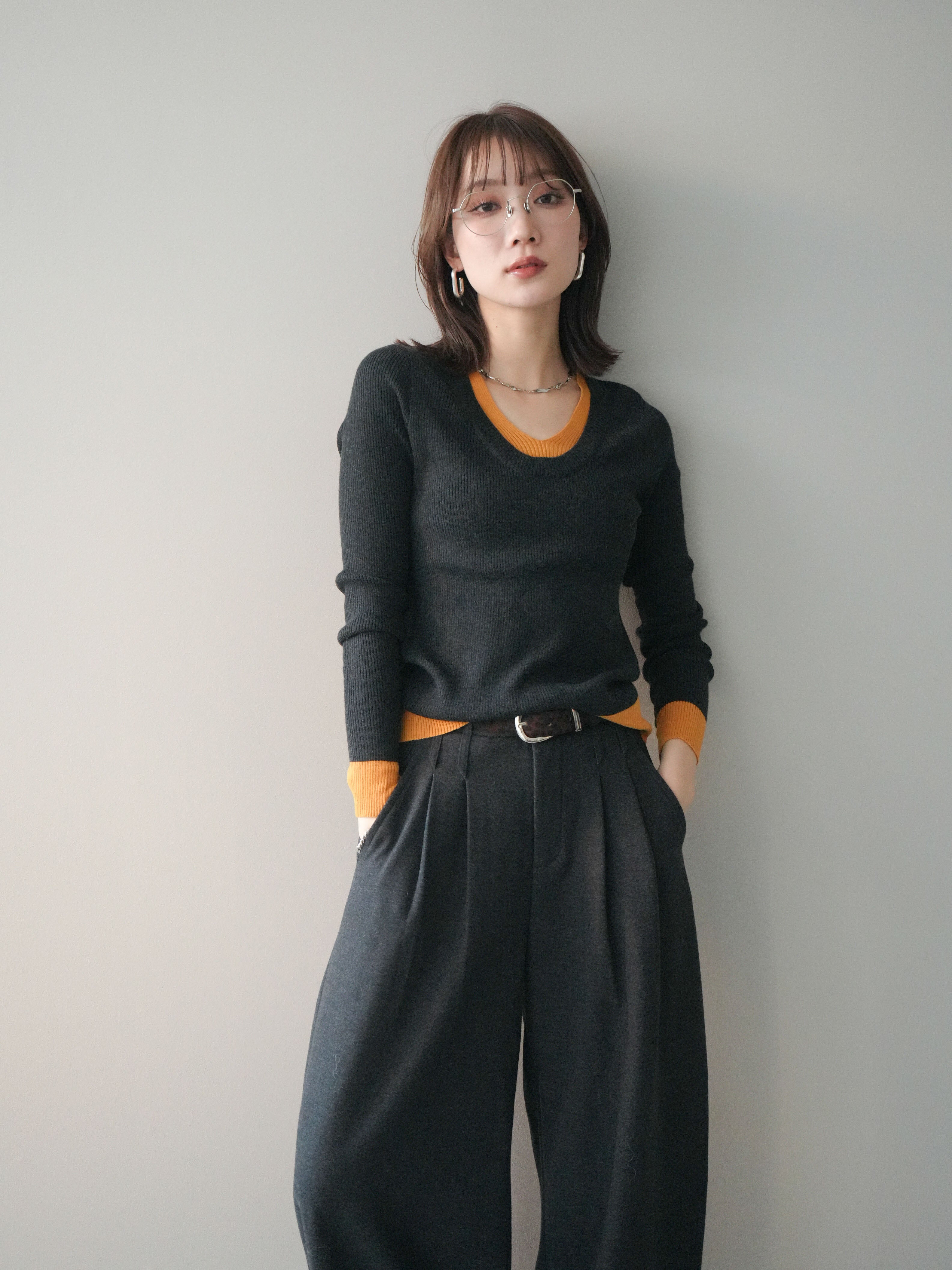 予約]Uネック配色レイヤードリブニットトップス/charcoal – Lumier