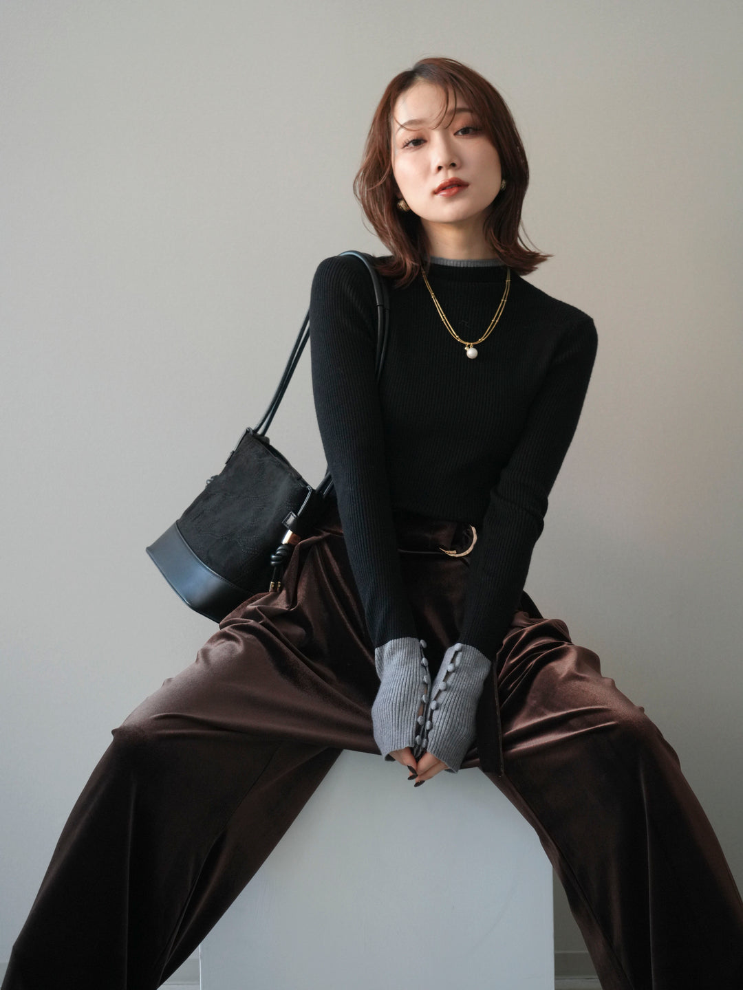 [予約]袖ボタンハイネック配色リブニットトップス/black