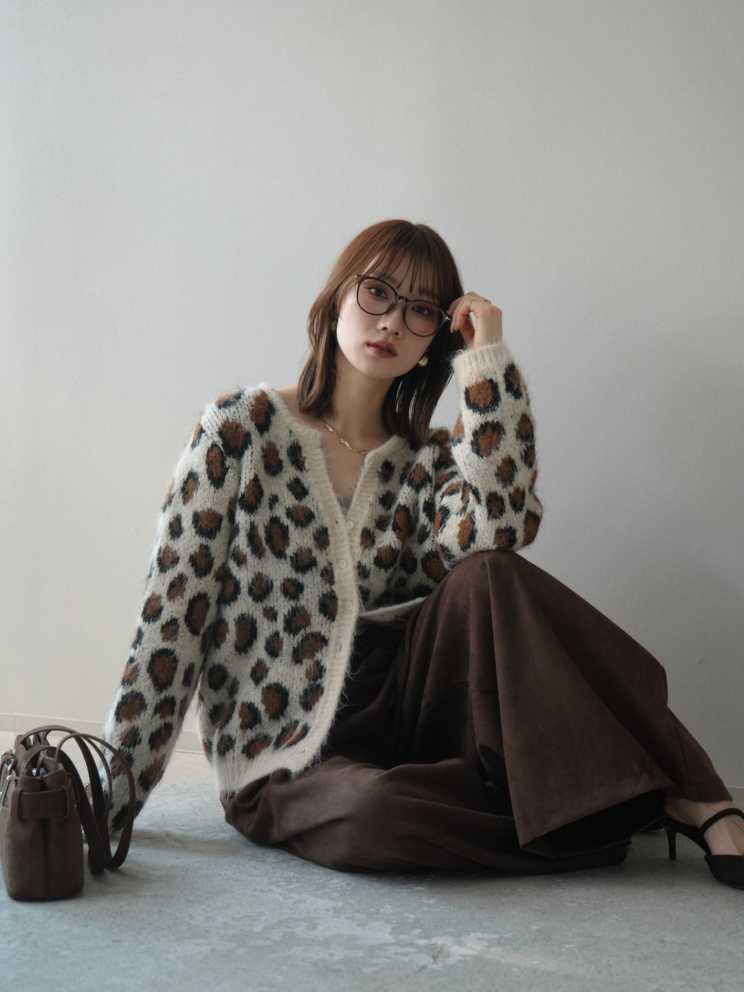 [SET]モヘアタッチレオパード柄ニットカーディガン+モチーフベルト付スエードタックワイドパンツ(2set)