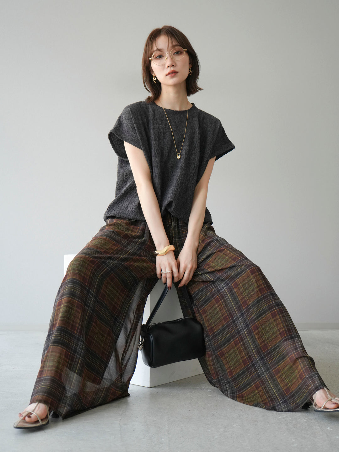 【預購】抽繩下擺提花套頭衫/炭灰色