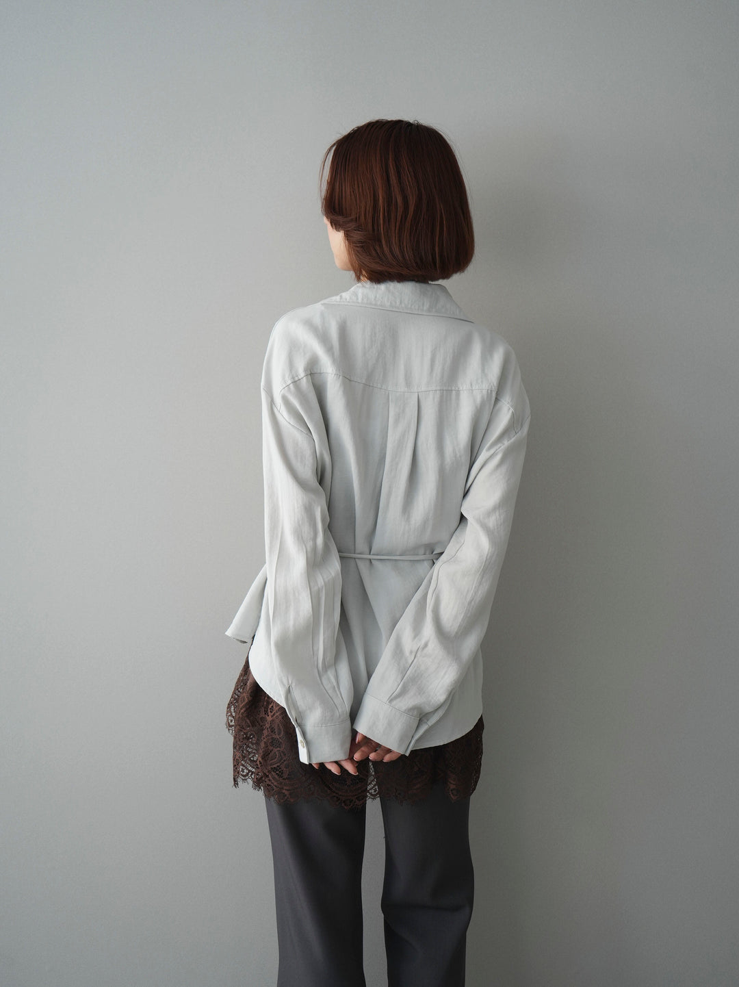 [SET]Vネック変形ラインシャツ+レーストリムキャミソール+センターシームフレアパンツ(3set)