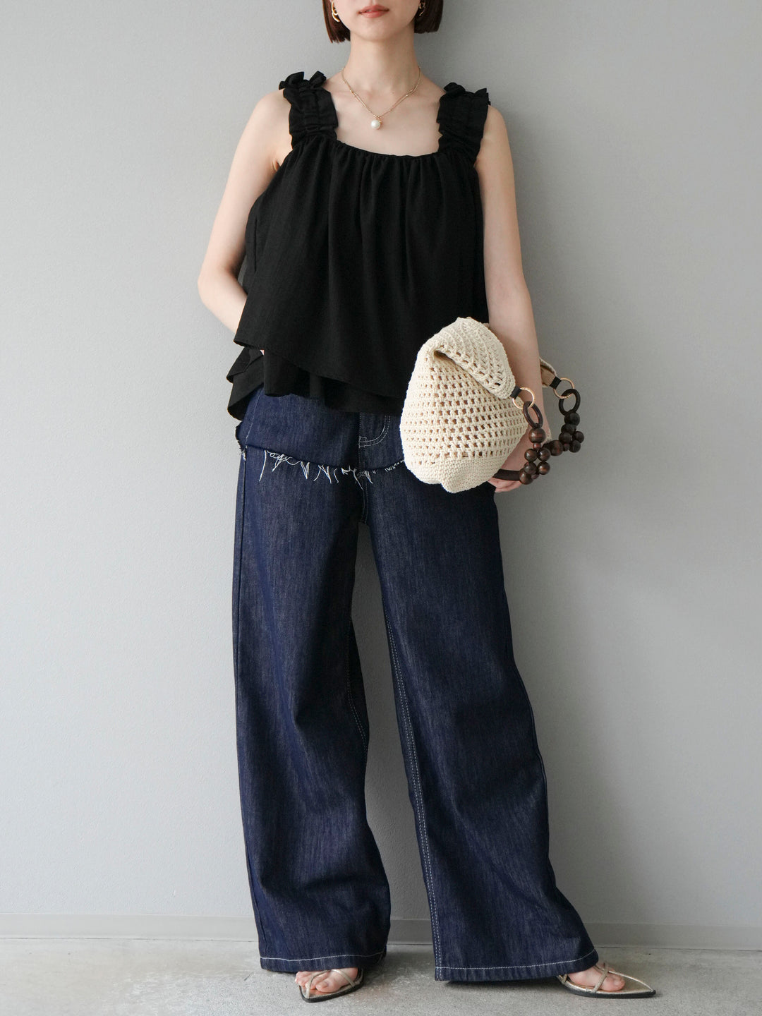 [SET] 縮肩喇叭背心 + 臀部設計牛仔褲 (2 件套)
