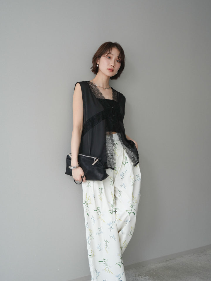 【預購】緞面交叉蕾絲上衣 / 黑色